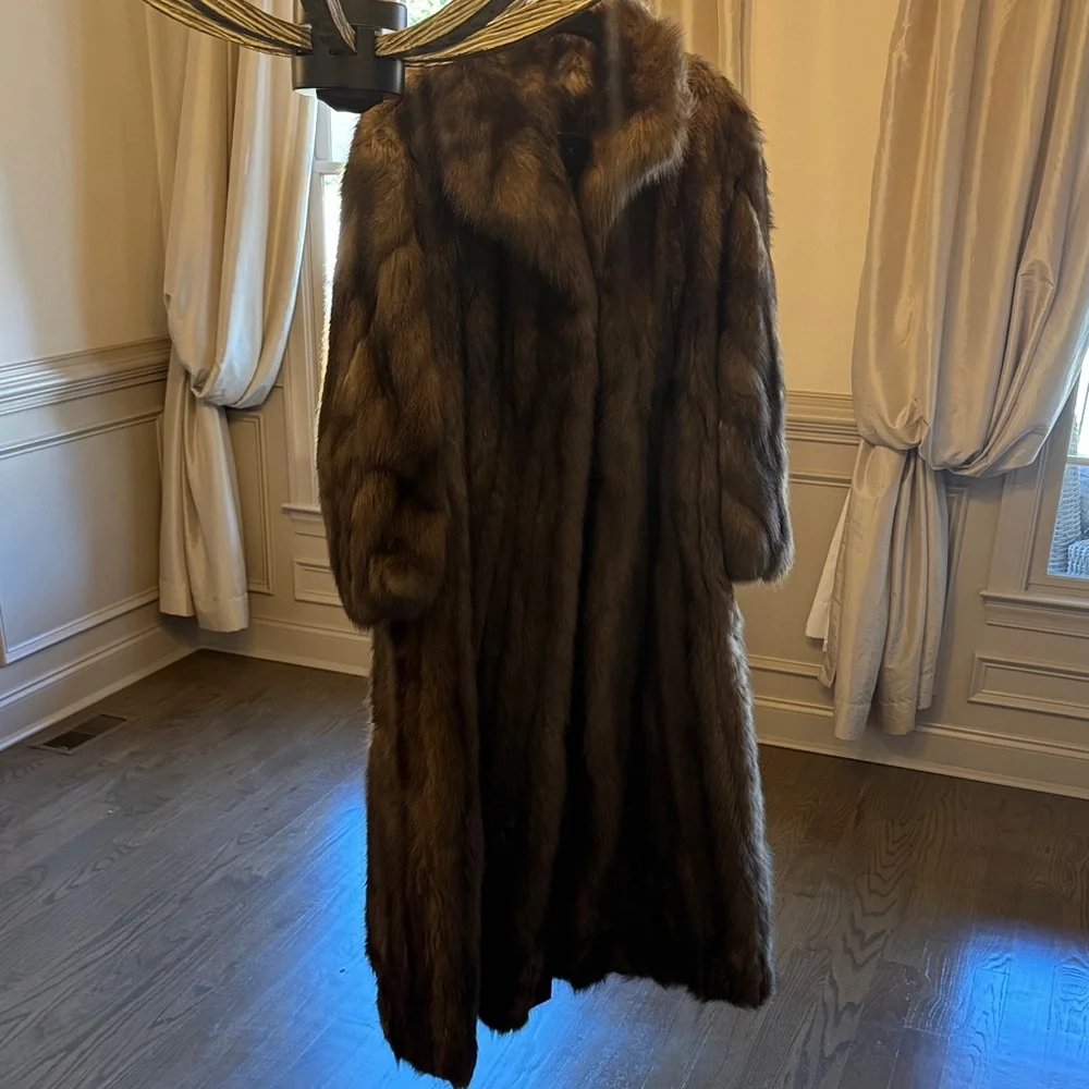 Royal Crown 👑 Saible furr coat - Picture 1 of 2